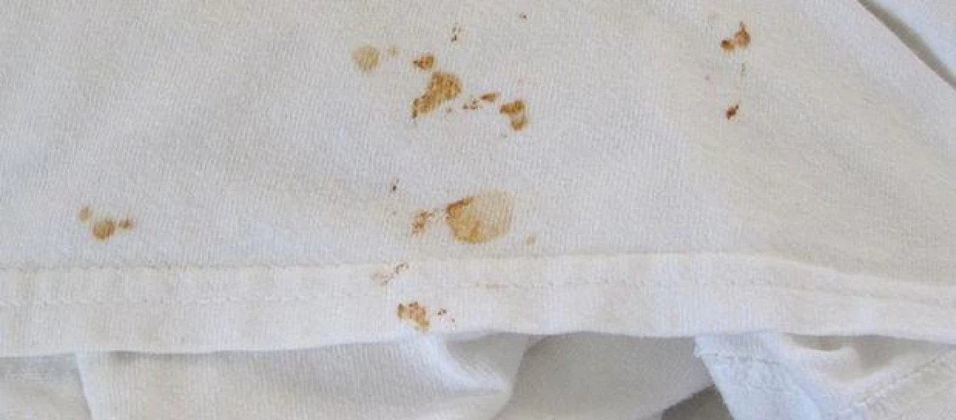 Το κόλπο για να εξαφανίσετε τη σκουριά από τα αγαπημένα σας ρούχα